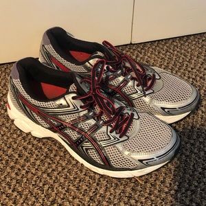 Men’s athletic shoes